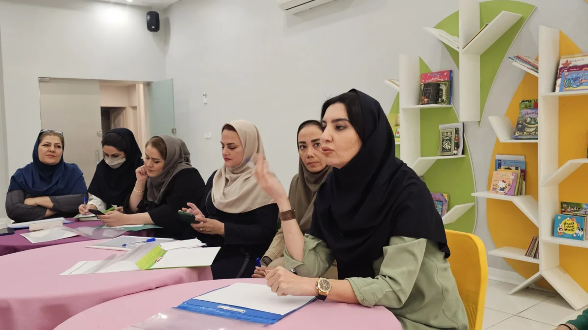 شورای دبیران 6 شورای معلمین در روشنگران منطقه3